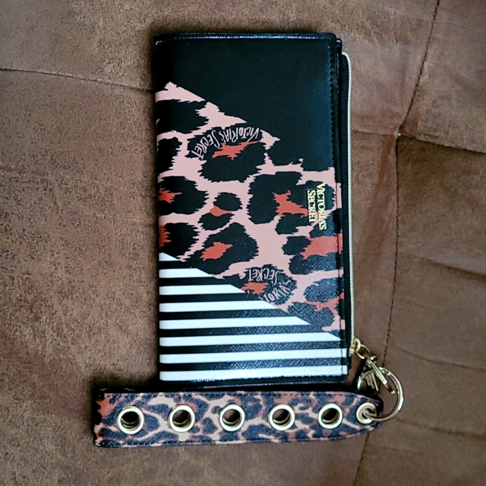 *NWT* Victoria Secret Leopard Wallet